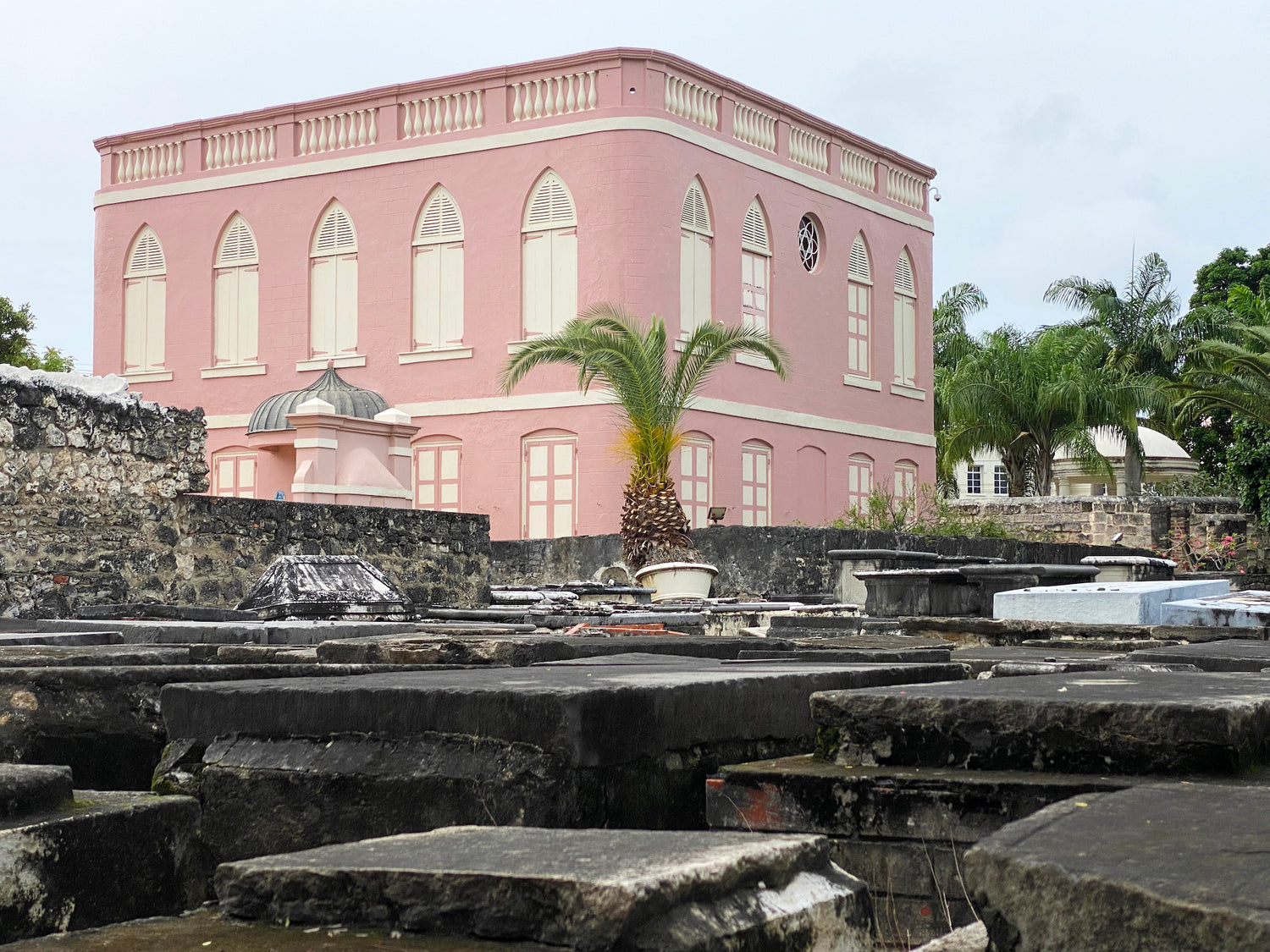 Learn about the history of oldest Synagogue in the western hemisphere, the Nidhe Israel Synagogue in Barbados with a guided tour.